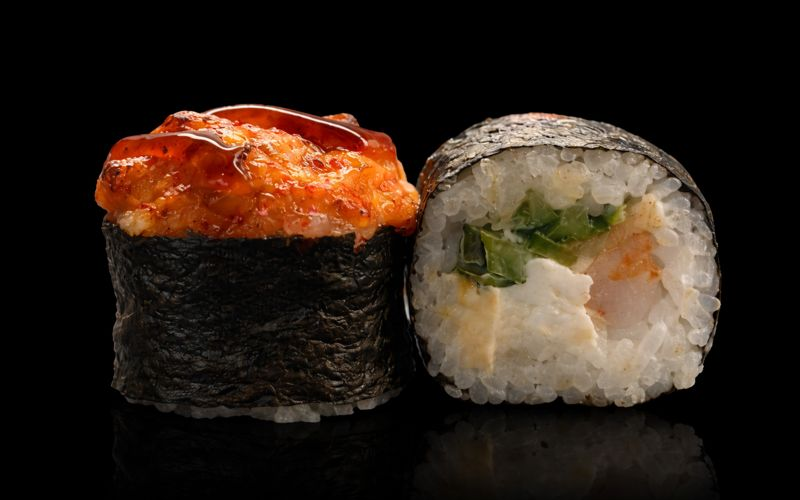 Запечённый ролл с креветкой и огурцом