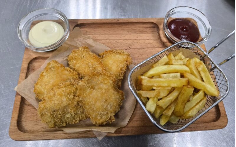 Наггетсы куриные 6 шт с картофелем фри