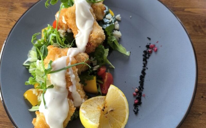 Филе трески с миксом из овощей с соусом «Бешамель»