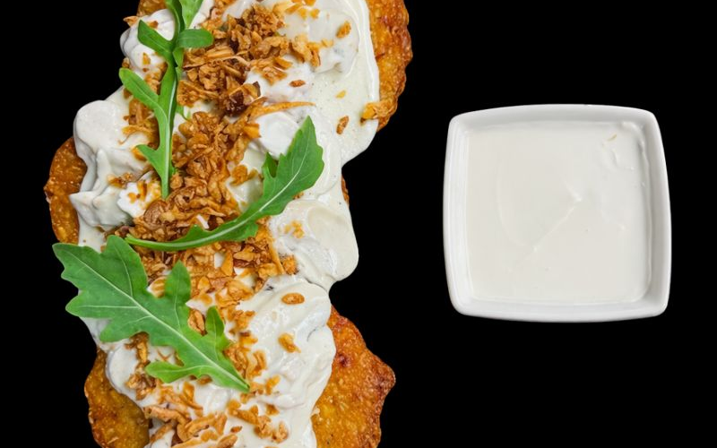 Драники с курицей и грибами в сливочном соусе