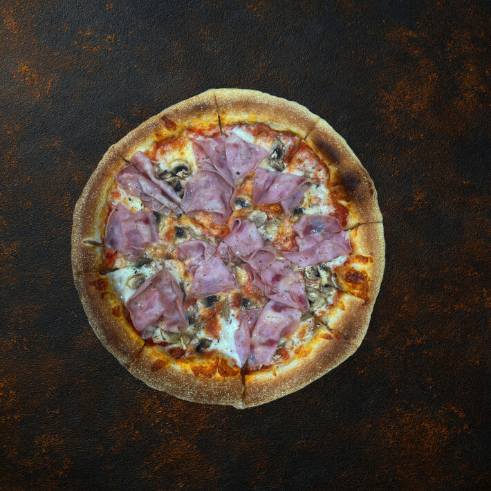 Пицца с ветчиной и грибами