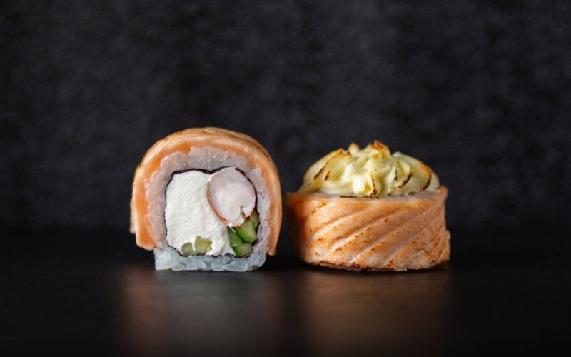 Филадельфия эби (соус на выбор)