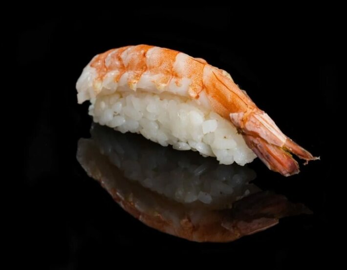 Суши с королевской креветкой