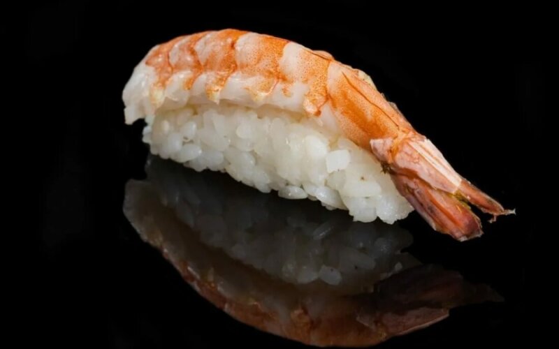 Суши с королевской креветкой