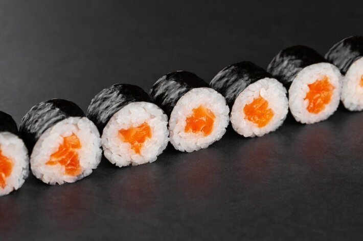 Мини ролл с лососем, 120 г.