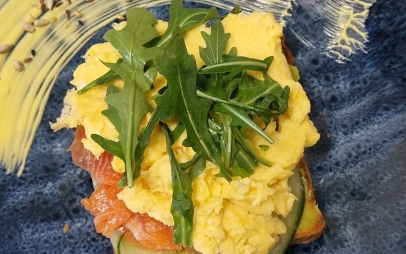 Авокадо тост с лососем