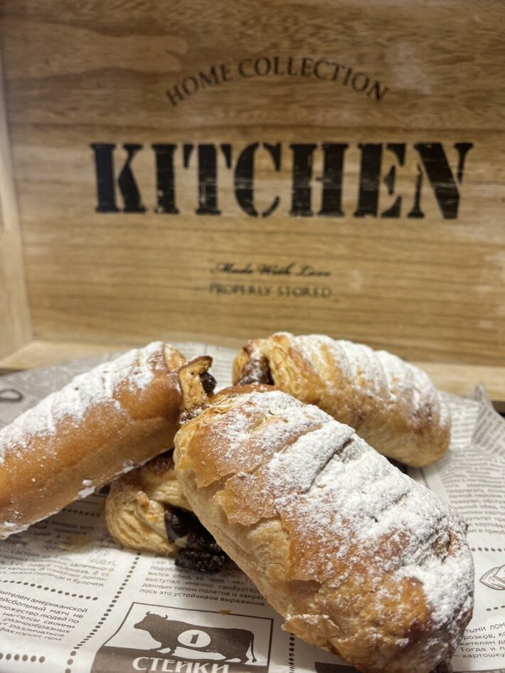 Слойка  из слоеного теста  со сгущенкой