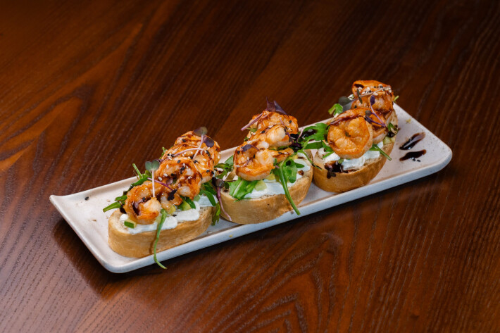 Брускетта с креветкой