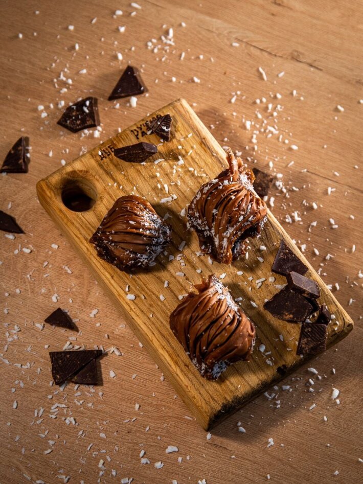 Баклава «Ракушка» шоколадная с грецким орехом и сливочным кремом