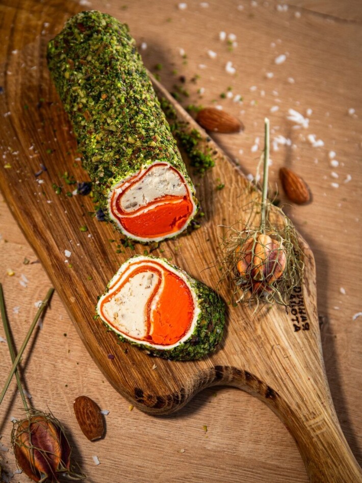 Рулет рахат-лукум персик с ореховым миксом