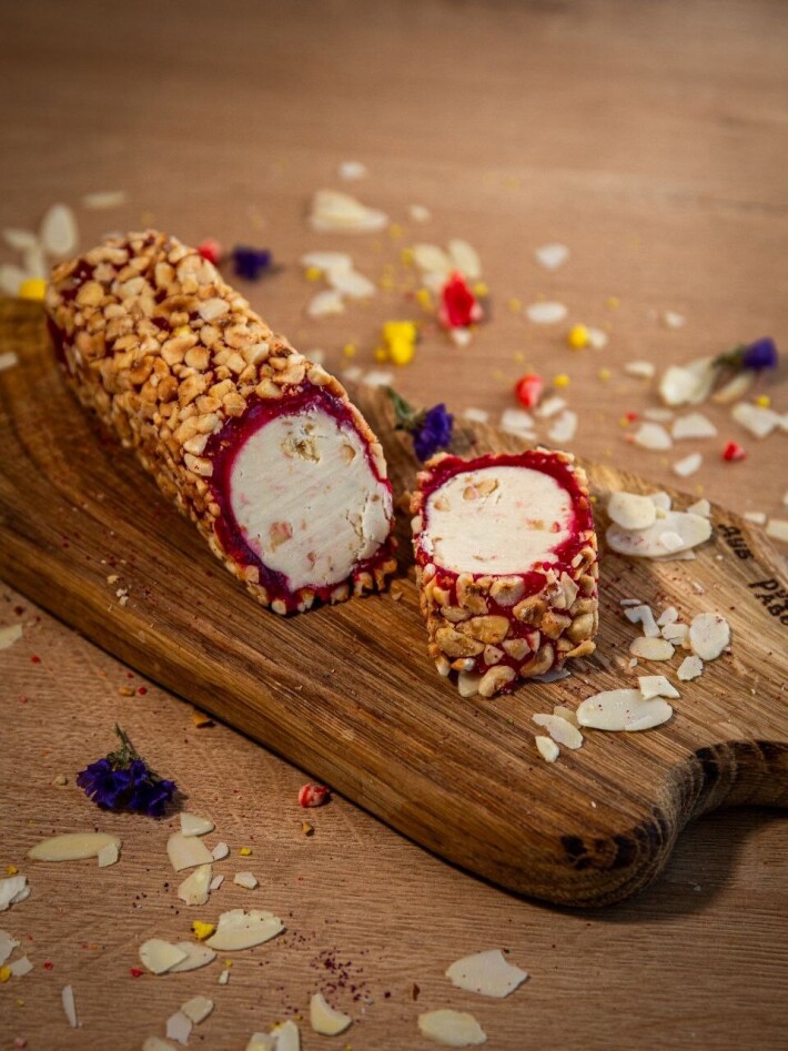 Рулет рахат-лукум гранат с фундуком