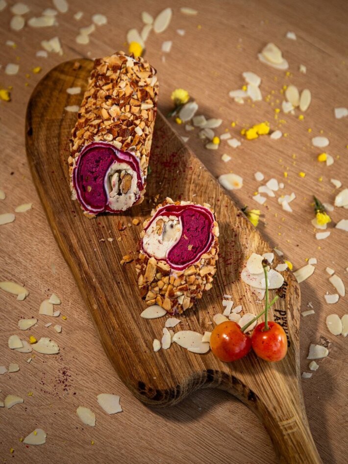 Рулет рахат-лукум вишня с миндалём