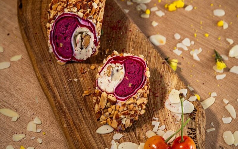 Рулет рахат-лукум вишня с миндалём