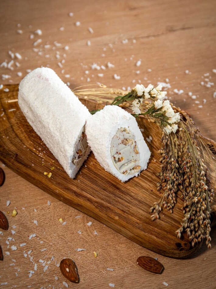 Рулет рахат-лукум кокос с миндалем