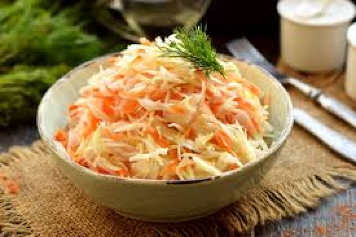 Салат из квашеной капусты