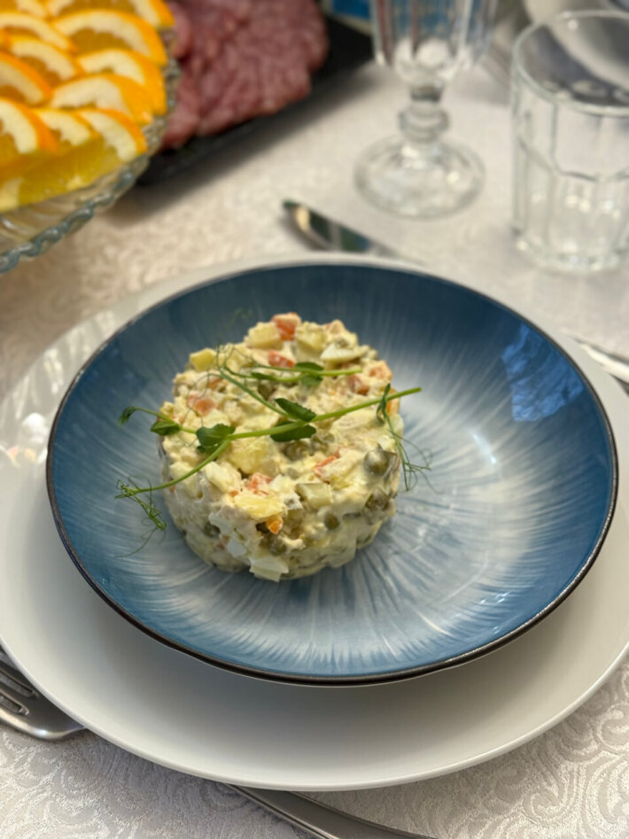 Салат «Оливье» с курицей