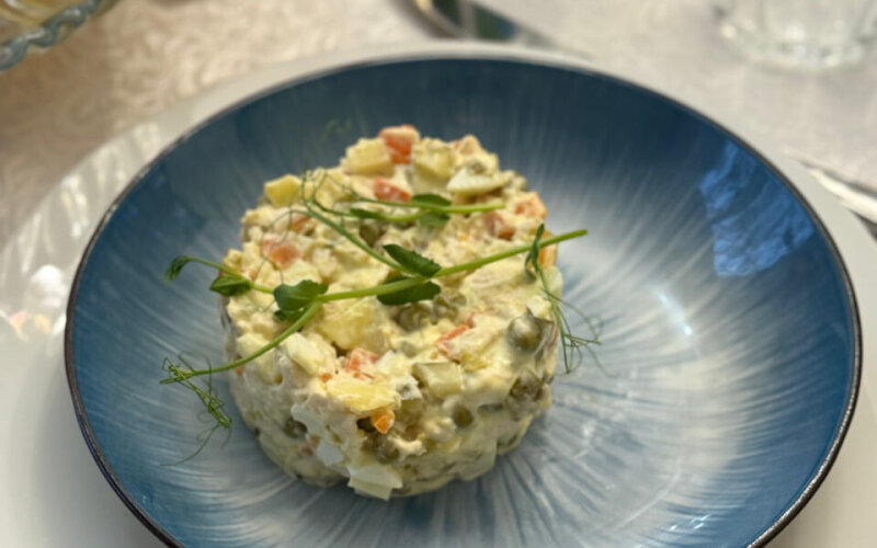 Салат «Оливье» с курицей