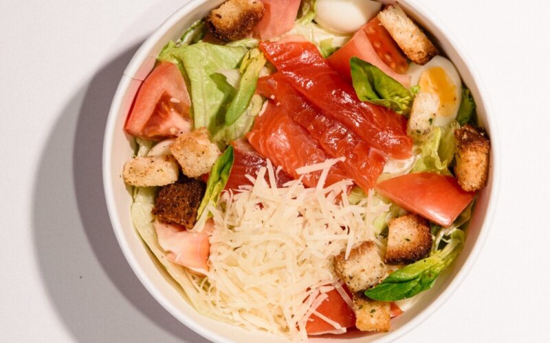 Салат "Цезарь" с семгой