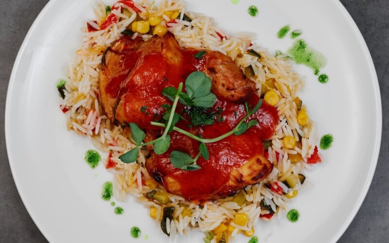 Куриные бёдра в соусе кровавая мэри