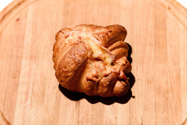 Круассан ветчина и сыр