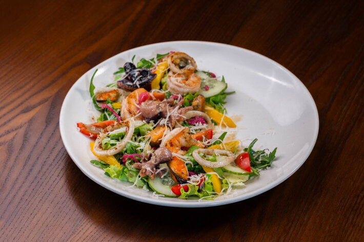 Салат с морепродуктами