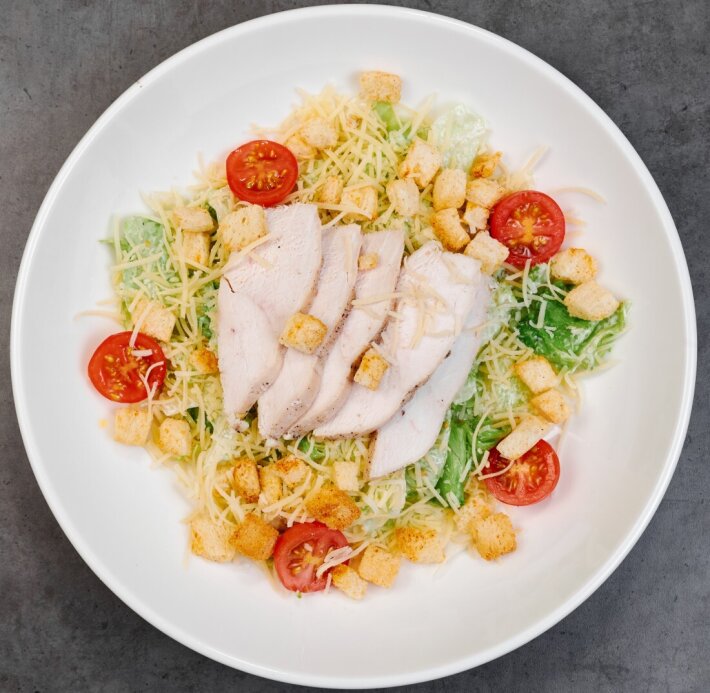 Салат цезарь с филе цыплёнка