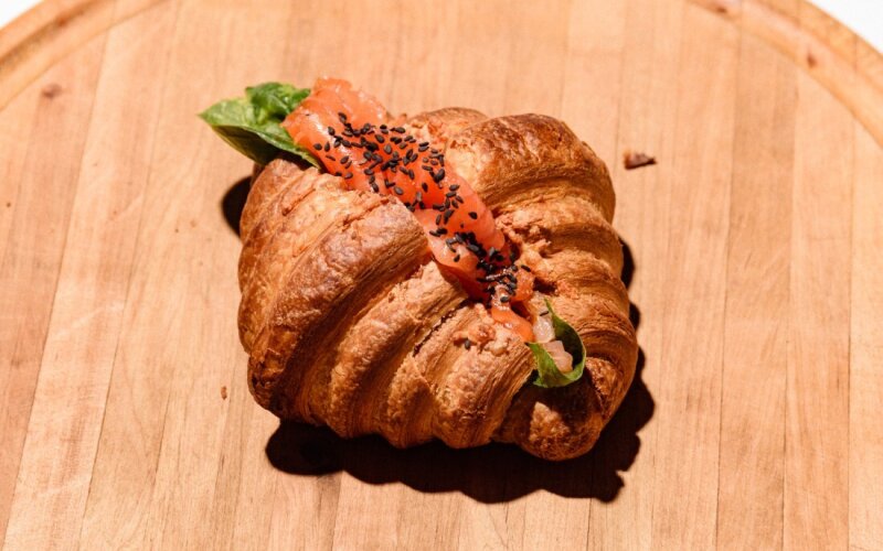 Круассан Роял Лосось