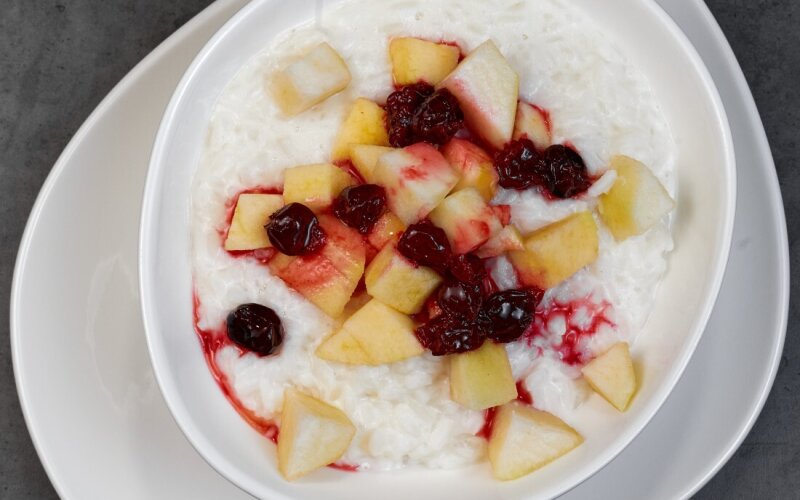 Завтрак каша рисовая на сливках с фруктами
описание