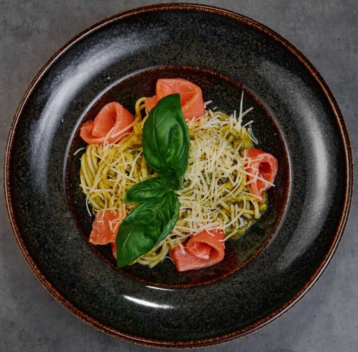 Паста с сёмгой и соусом песто