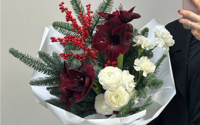 Букет №1 с амариллисом и нобилисом