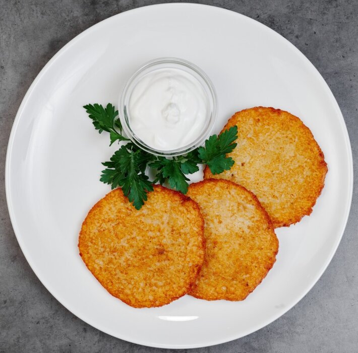 Драники со сметаной