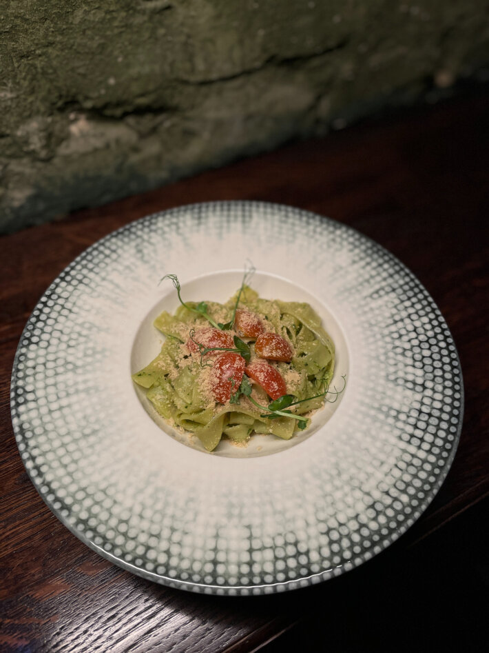 Фетучини с песто и черри