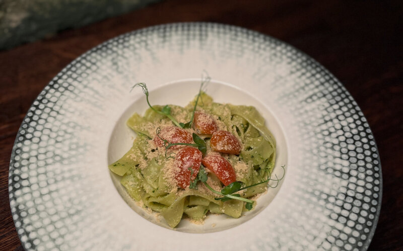 Фетучини с песто и черри