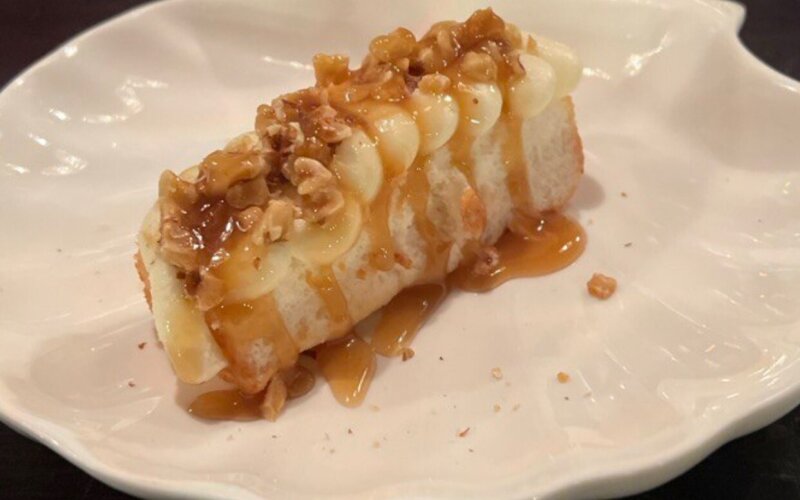 Ангельский бисквит с крем-сыром и карамелью