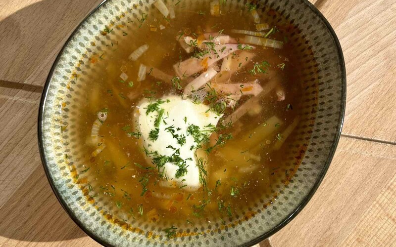 Солянка домашняя со сметаной