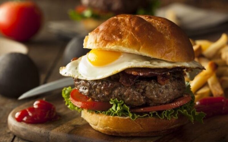Бургер «По-сирийски» с яйцом