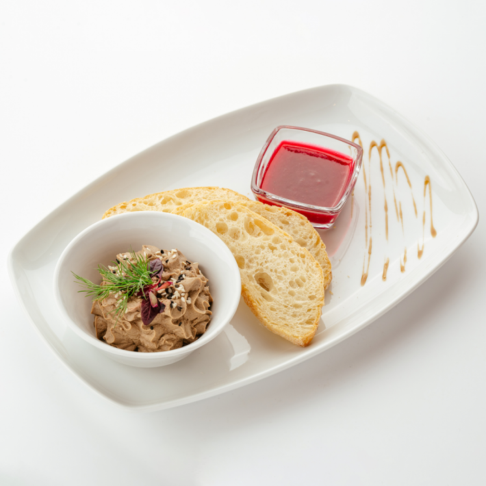 Паштет из куриной печени с клюквеным соусом