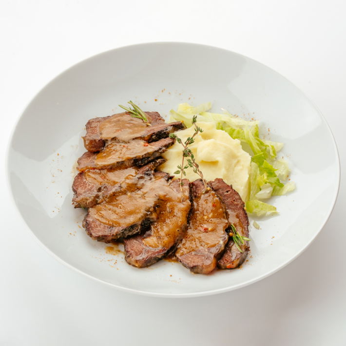 Щёки говяжьи с картофельным пюре