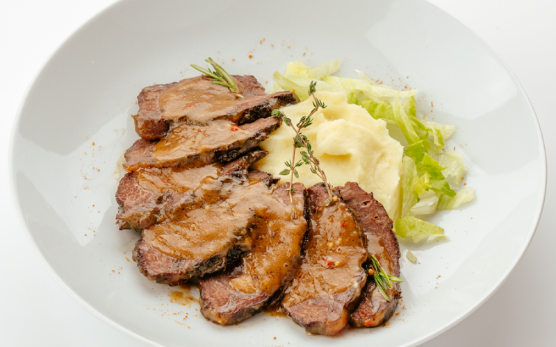 Щёки говяжьи с картофельным пюре