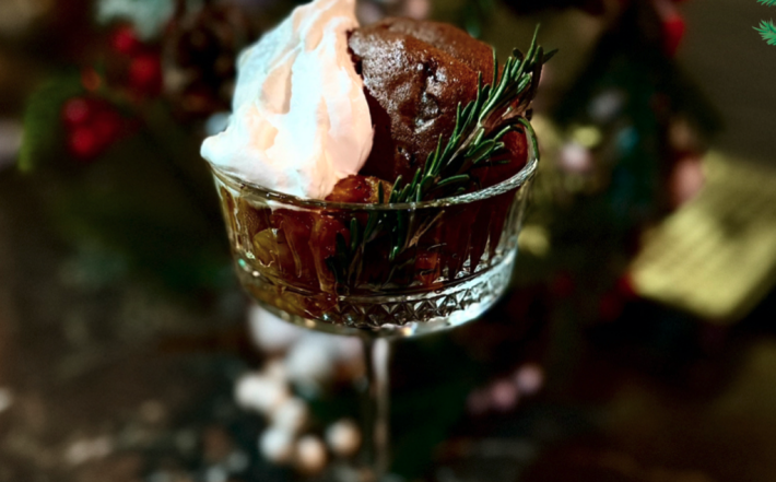 Горячее шоколадное печенье с мандариновым курдом и сливками