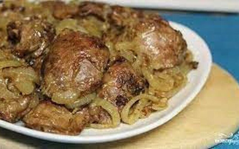 Печень куриная жареная с луком