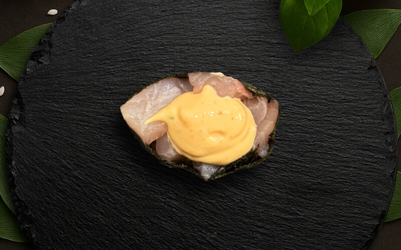 Гункан с окунем