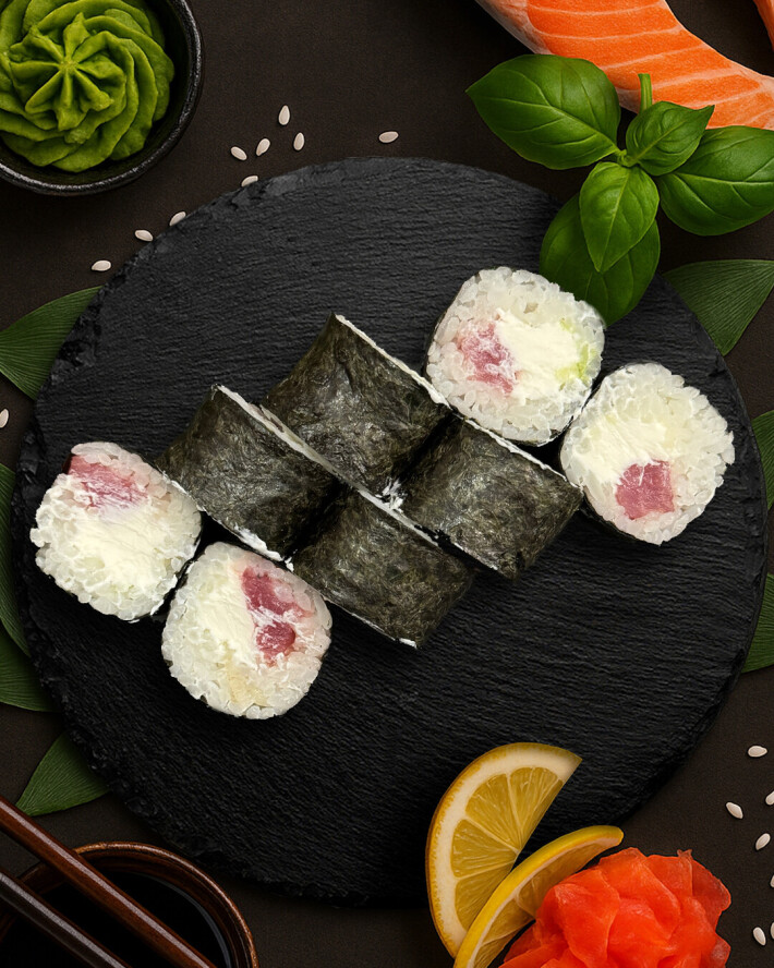 Ролл с тунцом