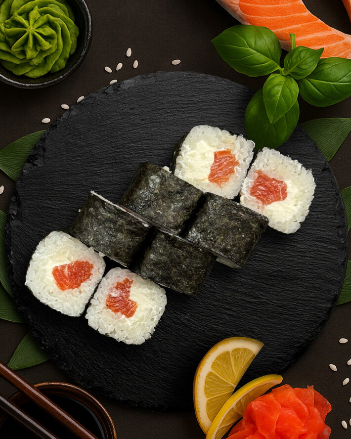 Ролл с лососем