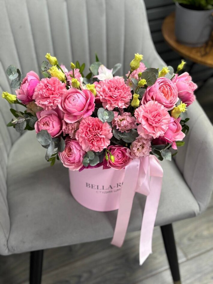 Композиция в шляпной коробке