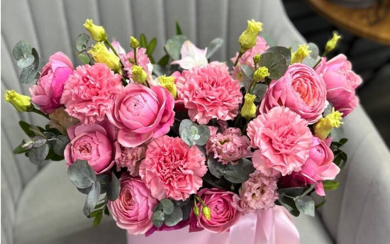 Композиция в шляпной коробке