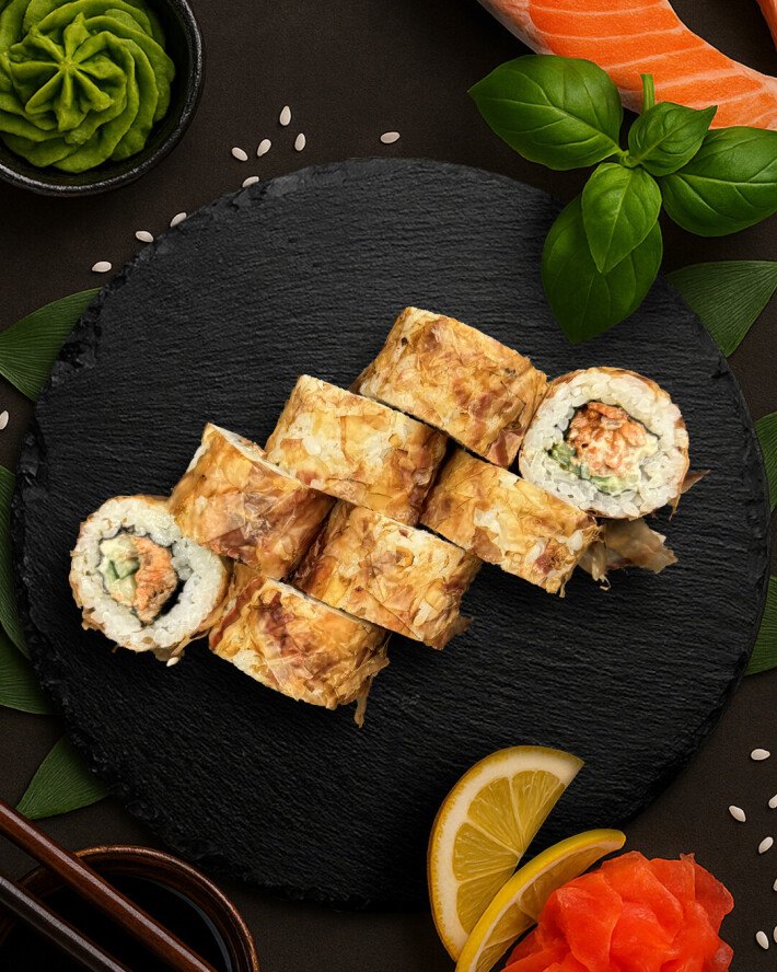 Ролл «Бонито с жаренным лососем»