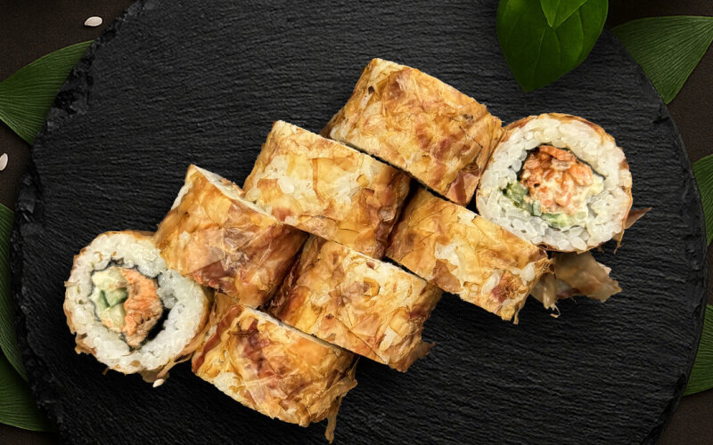 Ролл «Бонито с жаренным лососем»