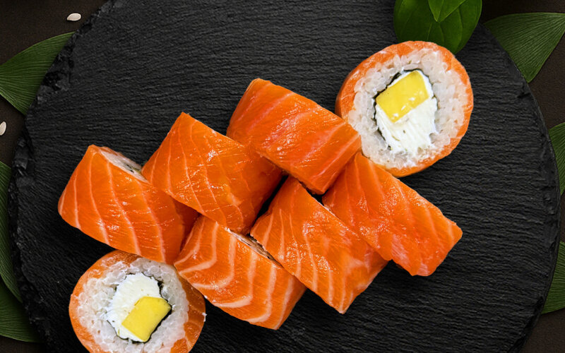 Ролл «Филадельфия с манго»