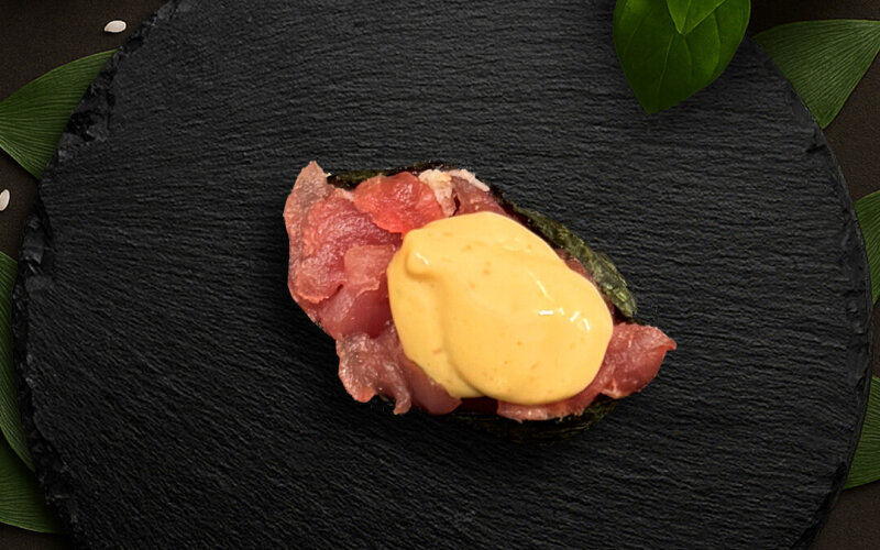 Гункан с тунцом